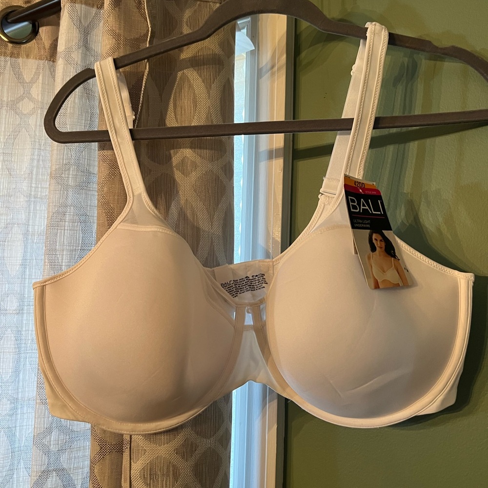 Bali ultra light underwire bra size 42 DD